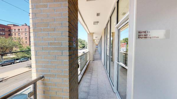 $4,200 / 1500ft2 - Oficina impecable lista para usar / suite profesional, cableada, amueblada, con garaje (Fresh Meadows)63854481548289124