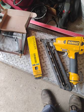 DeWalt finish nailer 1