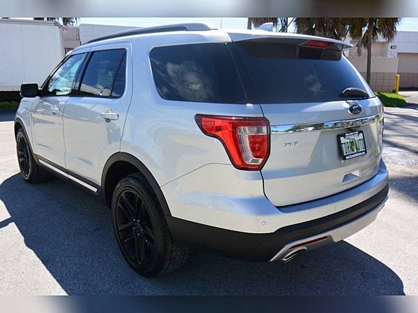 2016 Ford Explorer XLT con cuero, ruedas de 20 pulgadas, navegación y equipado - $11700.0063489366531073124