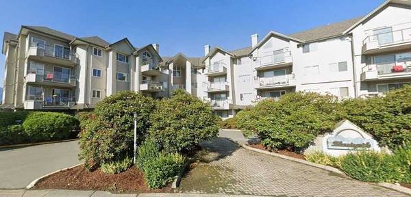 Top-floor 2-bed, 2-bath home with incredible south-facing views. 1