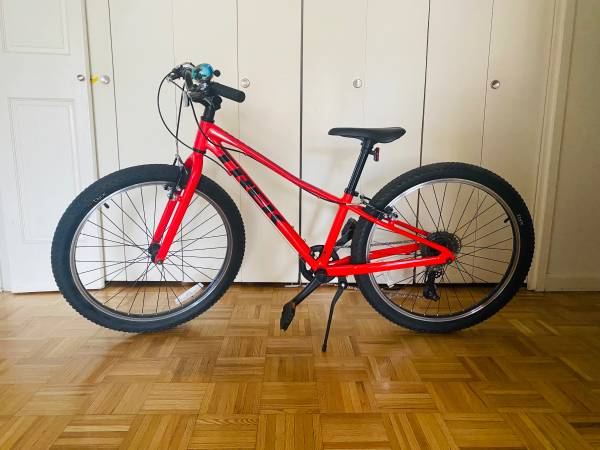 TREK Kids Bike Precaliber 24 -8 speed 1