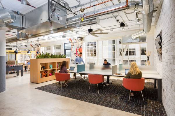 Touchdown → WORK → take-off | coworking desks 1