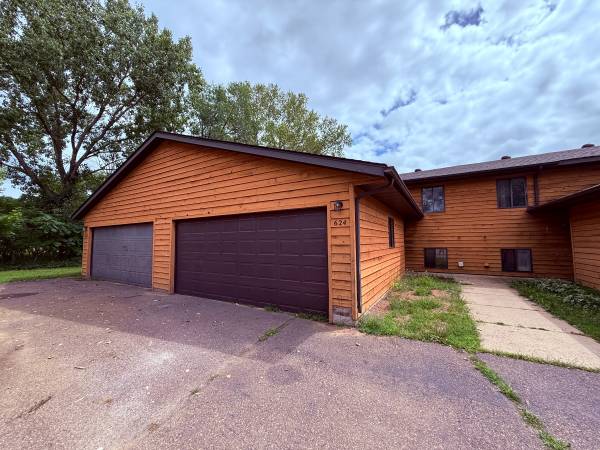 $1,350 / 3br - 1400ft2 - 🏡 Casa de 3 habs / 2 baños con garaje para 2 coches – Altoona WI | $1350 | Admite mascotas (Altoona, WI)63845959834883120