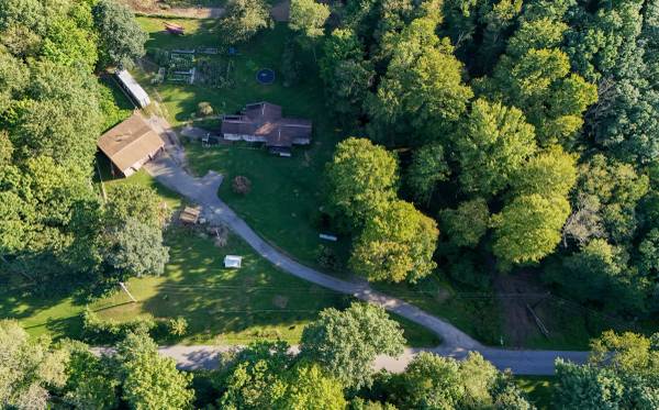 $375,000 / 4 dormitorios - 2304 pies² - Casa en retiro de 5 acres en Utica, PA (Utica / New Lebanon)