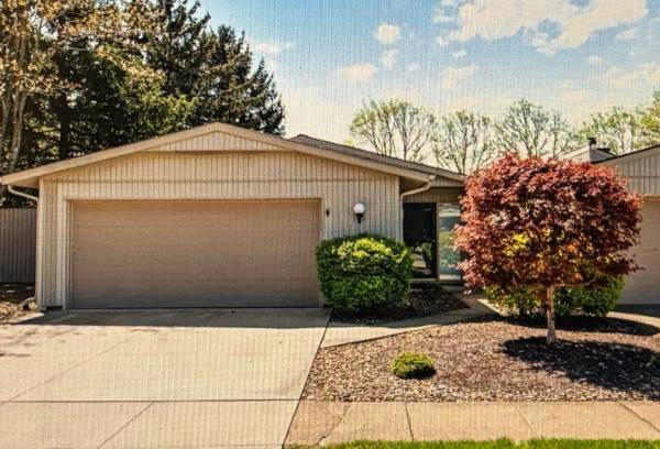 Updated 2BR/2BA Ranch – End Unit with Fenced Yard & Granite Kitchen – Strong 1