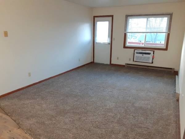 $625 / 2br - 750ft2 - 200 E. Krych St. #15 - 2 Bedroom / 1 Bathroom - Available October 2025 (Thorp)63845958420481123