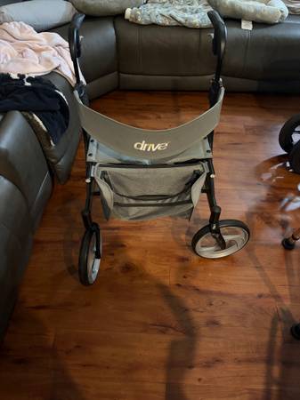 Foldable 4 wheeled transport walker with seat 1