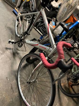 Schwinn Prelude Tall Road 56cm Bike 22” 1