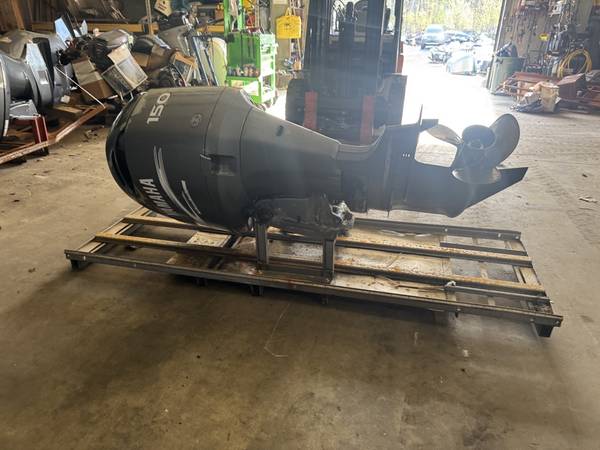 Motor fuera de borda para barco Yamaha de 150 HPDI de 2003, 25", buen estado, funciona, mano derecha - $3.750 (Seabrook)63437913528707124