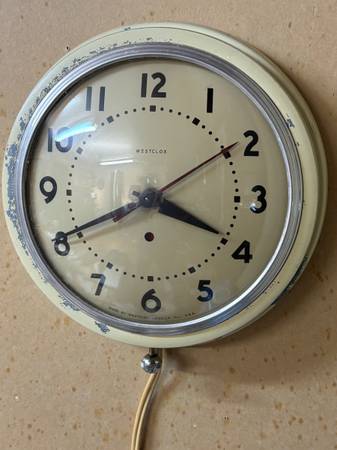 VINTAGE WESTCLOX KITCHEN CLOCK 1