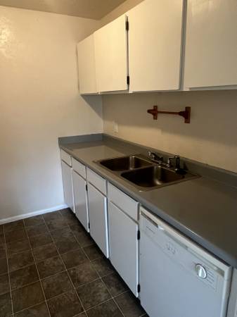 $1,195 / 2br - 900ft2 - Sugarhouse Large 2 bedroom (salt lake city)63674209130241123