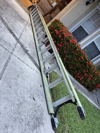 Little Giant HyperLite 28-foot fiberglass extension ladder 1