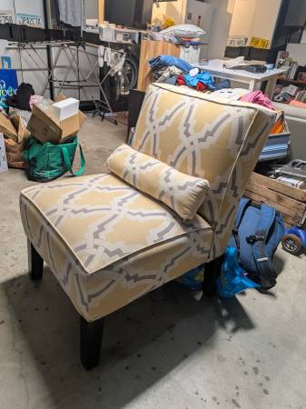 Yellow chaise 1