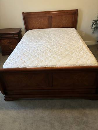 Bedroom set-Queen includes mattress 1