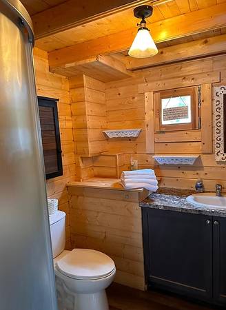 3 bedroom 1 bath available for rent in muskoka 5