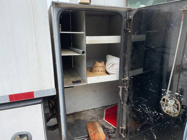 2009 Ford F750 - Photo 7