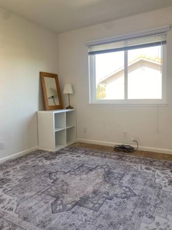 $1,050 / 1br - Room for Rent! Available Now! (hayward / castro valley)64045196519683121