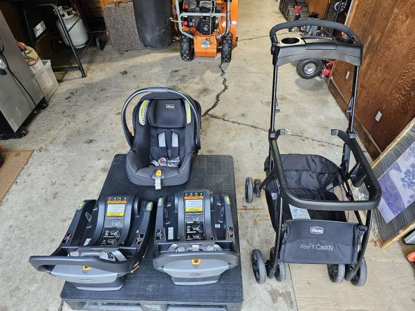 Chicco Keyfit35 bundle *no accidents* + OTHER ITEMS - $1 (Turtle Lake)63471093804419120