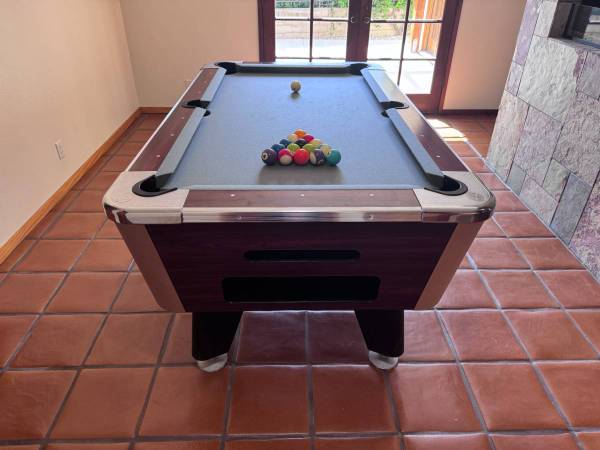 6' POOL TABLE 1
