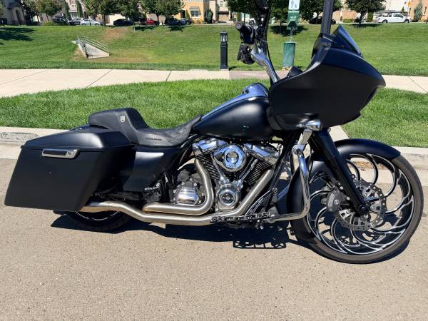 ______ 2017 Harley Davidson Road Glide ________ 1