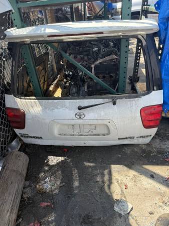 2003 Toyota Sequoia tailgate white color  $200 1