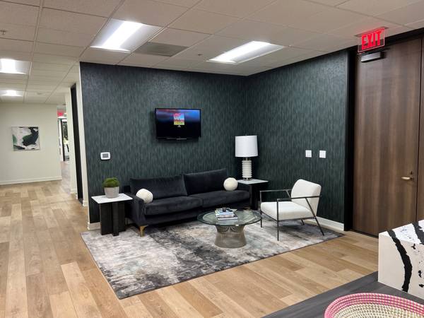 $900 / 200ft2 - Executive Workspace - offices for rent (Westlake Village)63800403195905124