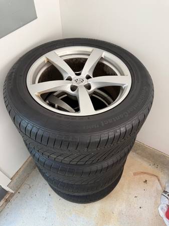 Porsche Macan 18” wheels and tires 1