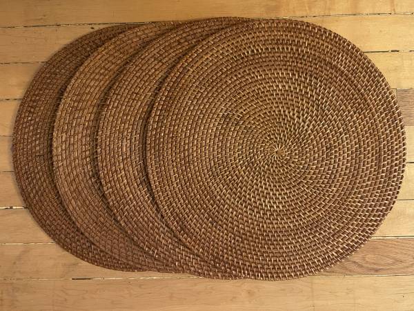 Wicker placemats (4) 1