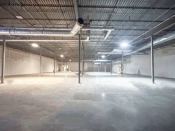 $3,000 Flex/Negocio en Incubadora en Alquiler en Ontario | Puertas de Acceso para Autos | Muelles (Ontario)63749150164097124