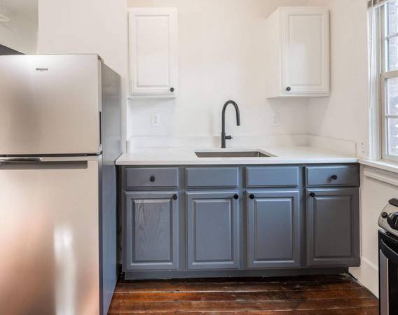 $1,299 / 1br - Balance of Comfort, Character & Convenience - One Bedroom in Portland (Slabtown)63956503592066122