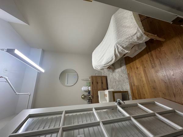 $950 / 95ft2 - Shop Local - rent from your neighbors here in fidi (Financial District)63854479615873122