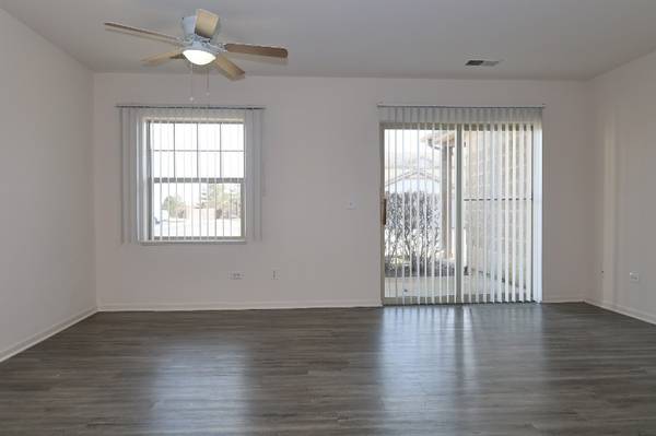 $1,715 / 2br - 960ft2 - A Home You Can Be Proud Of! (1947 Eagle Ridge Drive, Waukegan, IL)63846716987777122