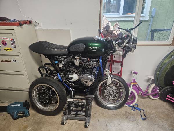 2016 Triumph Thruxton 1200 R 1