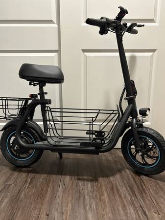 New E-scooter with seat 1