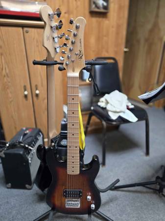 Rise Electric Guitar (3/4 size) 1