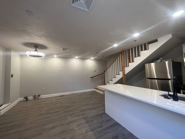 $3,000 / 2br - East Somerville 2 Bed/1 Bath Apartment | Near Gilman Square (East Somerville)63699507168897123