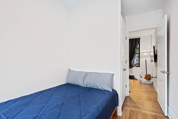 $5,950 / 3br - Gym, rooftop, backyard63827267220611122