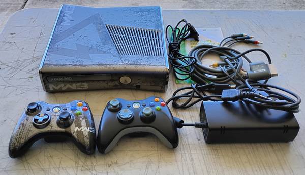Xbox 360 MW3 Special Edition 2 Controllers 20 Games In Great Shape! 1