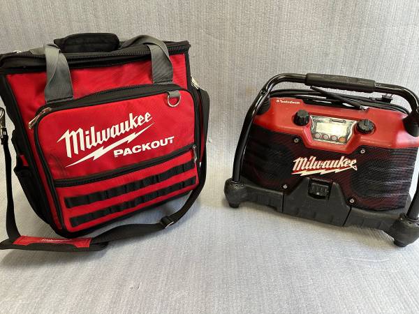 Milwaukee Job site Radio & NEW! Packout!! 1