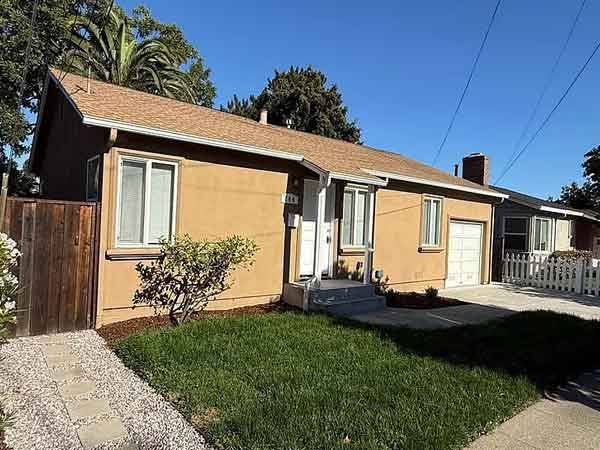 $950 / 2br - 820ft2 - Beautifully updated Redwood City home (Redwood City, CA)64023716457858120