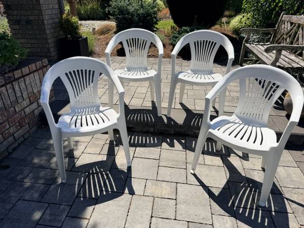 4 WHITE STACKING CHAIRS FOR OUTDOOR OR INDOOR USE - FREE! 1
