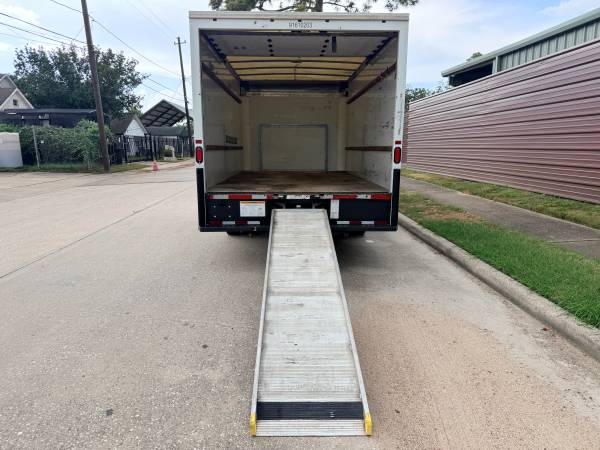 2018 Ford E350 16ft - Photo 7