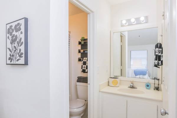 Studio 1/ba, Refrigerator, Beautiful Landscaping 1