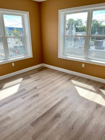 $2,200 / 3br - 1300ft2 - ALL NEW 3 BR APT w/PORCH (East Stroudsburgh)63951424906371124