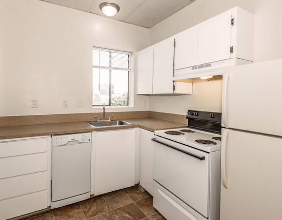 $1,099 / 1br - Walkable Tree-Lined Streets - Bright & Comfortable - Historic (Goose Hollow on 14th)64039060199170124