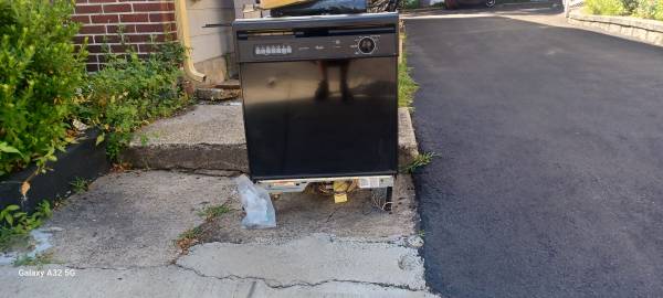 Whirlpool Dishwasher 1