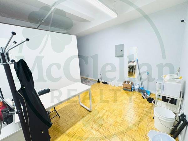 $1,900 / 594ft2 - ASAP! Lease Break, Sublease Partitioned Office Space/Retail makes Foye (Midtown West)63765576064003120