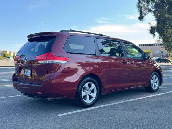 2014 Toyota Sienna LE, título limpio, único dueño, minivan para 8 pasajeros odyssey - $7.995 (Hayward)63469905467779124