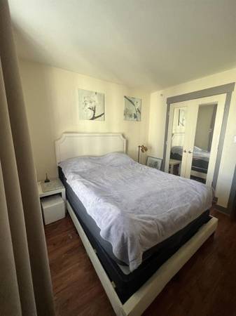 $750 North Chicago -Shared Apartment bedroom Available (North Chicago)63736191760771122