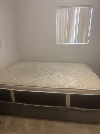 $1,000 / 1br - Private room in west Hialeah (Hialeah)64051002828803122